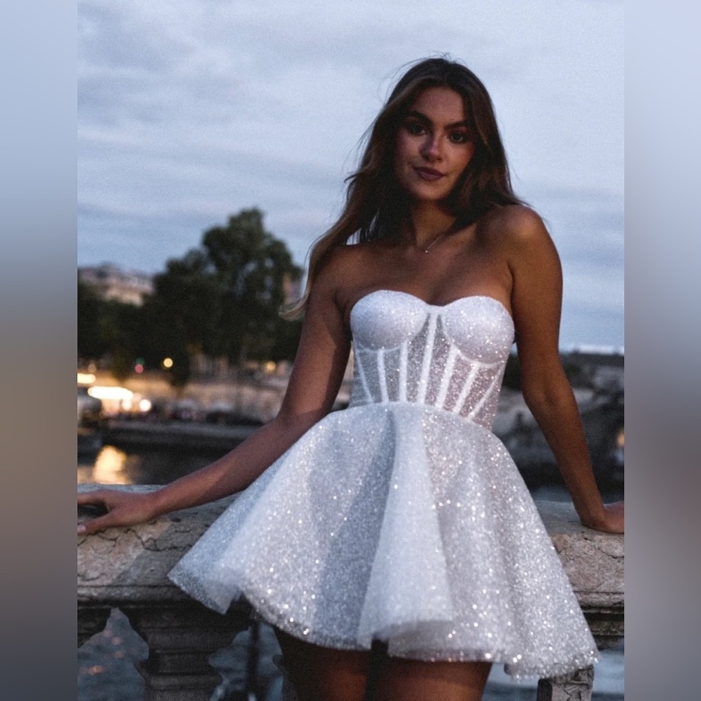 Rosie Etienne Emmelie